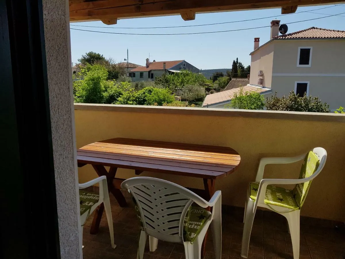 Feriehus Apartment In Family House With Roses And Olive Tree Garden Kroatien